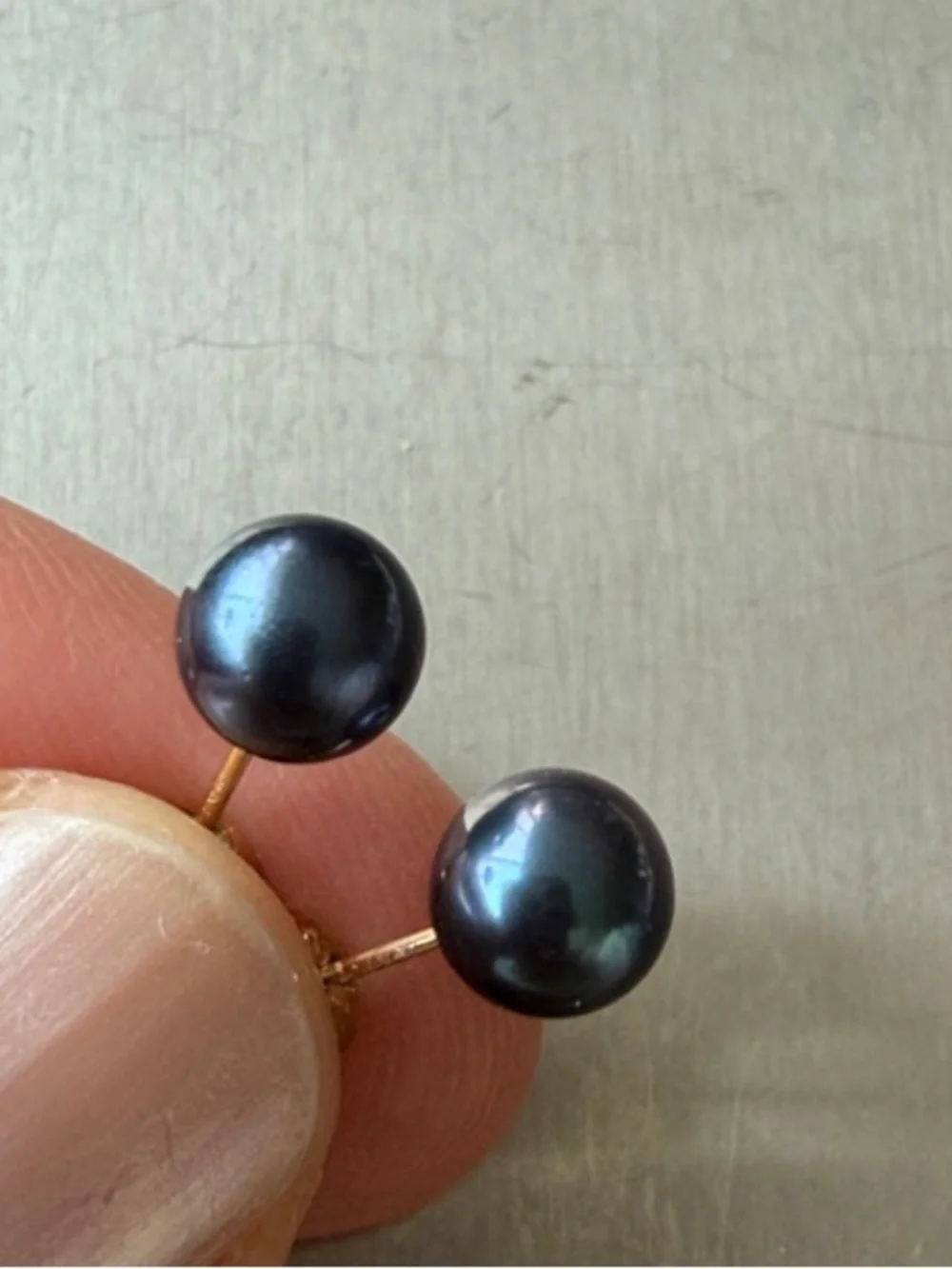 Solid 14K gold stud earrings with natural Black Tahitian (?) pearls - Picture 5 of 8